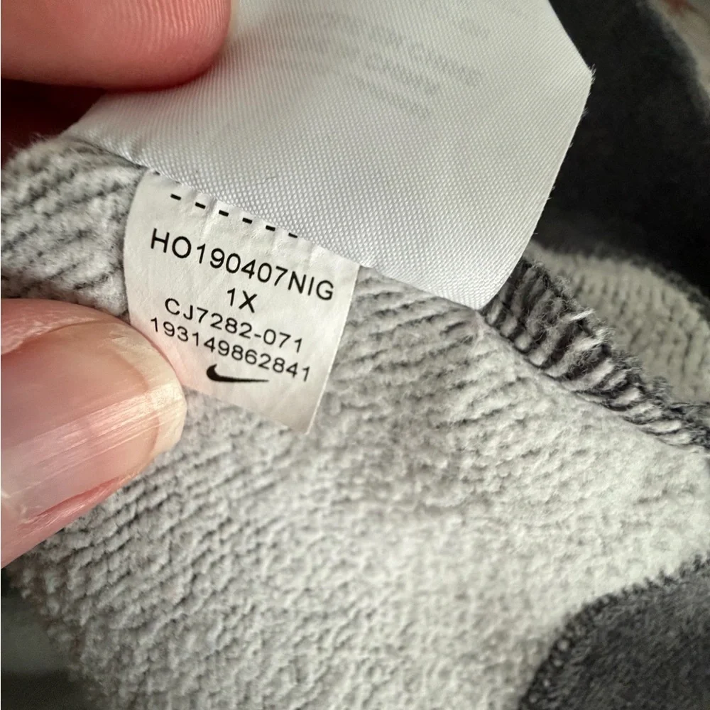 Nike Quarter-Zip Sweatshirt - Picture 6 of 6